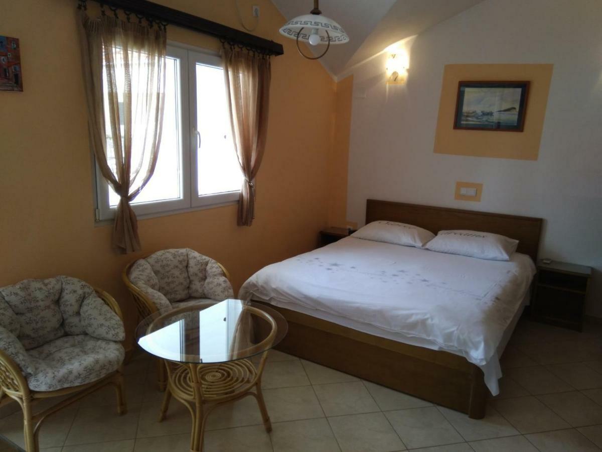 Apartments Lanterna Tivat Exterior photo